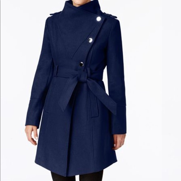 Guess Jackets & Blazers - Reserved - Guess coat ❤️